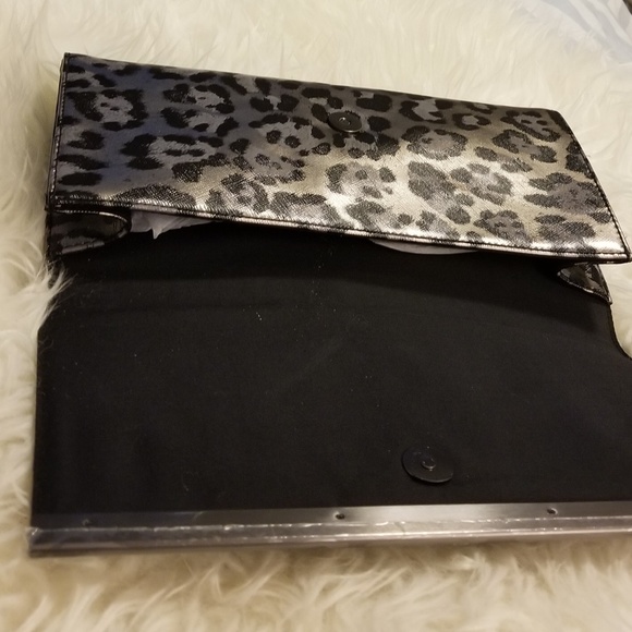 Banana Republic Cheetah Silver Bar Clutch  New - Picture 4 of 5
